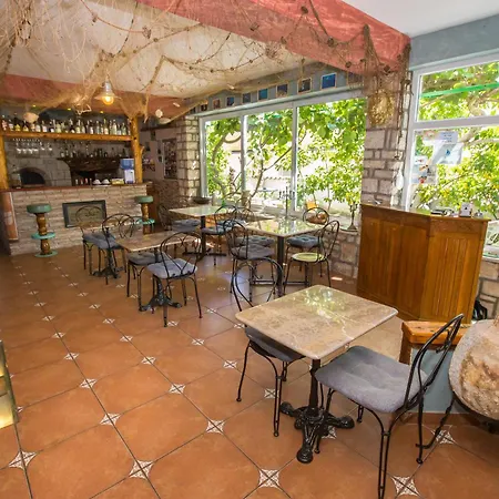 Monsena Konukevi 4*