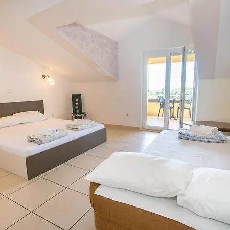Konukevi Monsena 4*