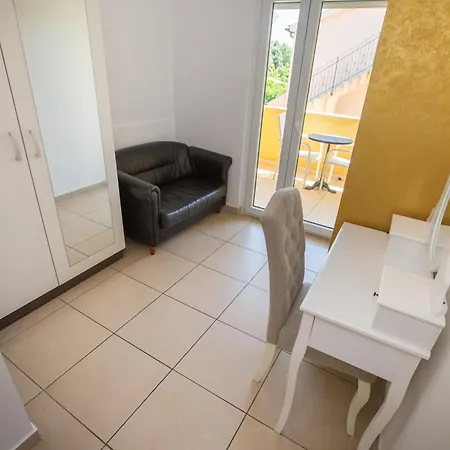 Monsena Konukevi 4*