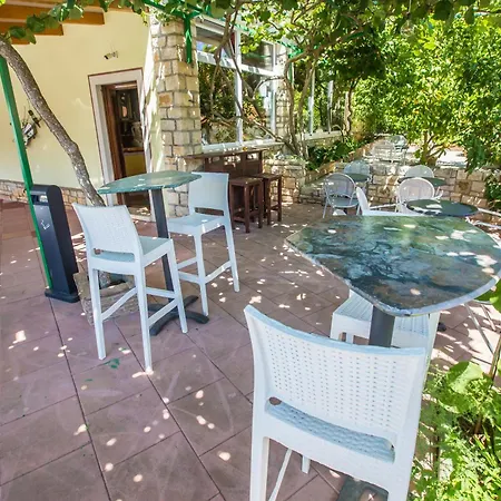 Konukevi Monsena 4*