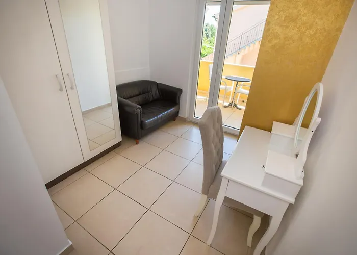 Monsena Gæstehus 4*