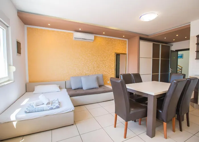 Monsena 4*