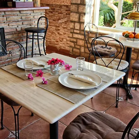 Monsena Πανσιόν Ρόβινι