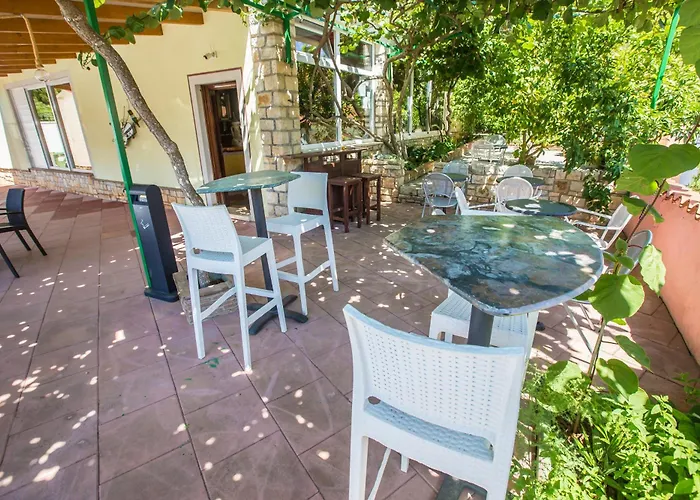 Πανσιόν Monsena 4*