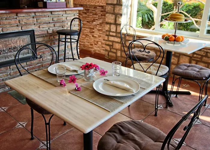 Monsena Πανσιόν Ρόβινι